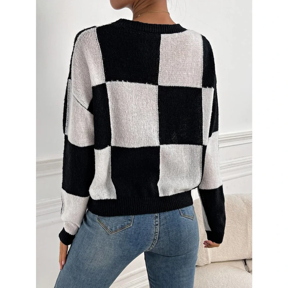 Checkered Pattern plaid black white knit Sweater - Picture 2 of 6